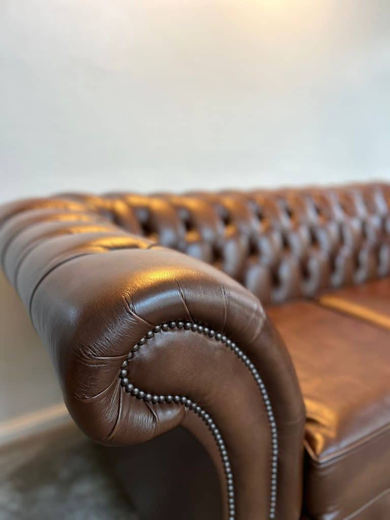 Choosing the Right Chesterfield Sofa 1 Bel 2 seater