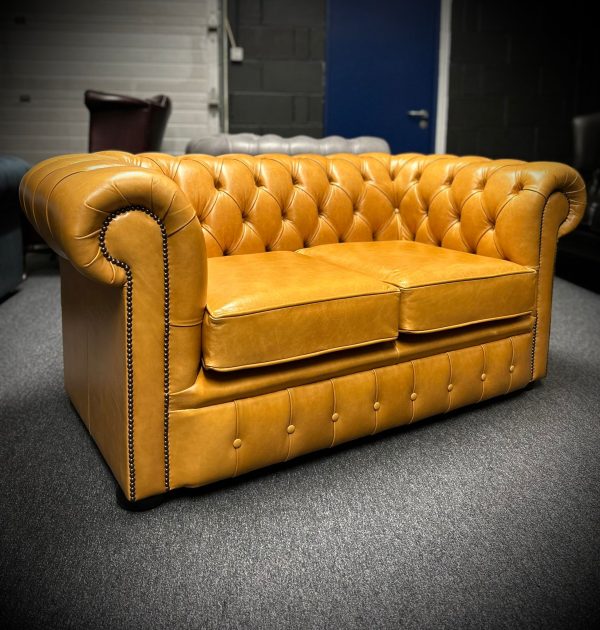Chesterfield Oxford: Two-seater Leather Sofa