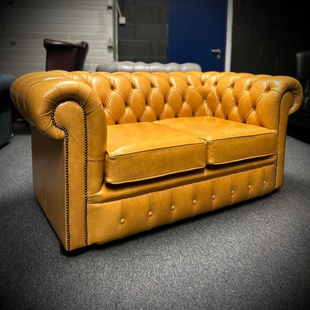 Chesterfield Oxford: Two-seater Leather Sofa