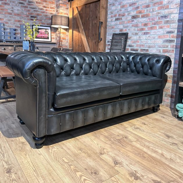 Chesterfield Oxford: Four-seater Leather Sofa